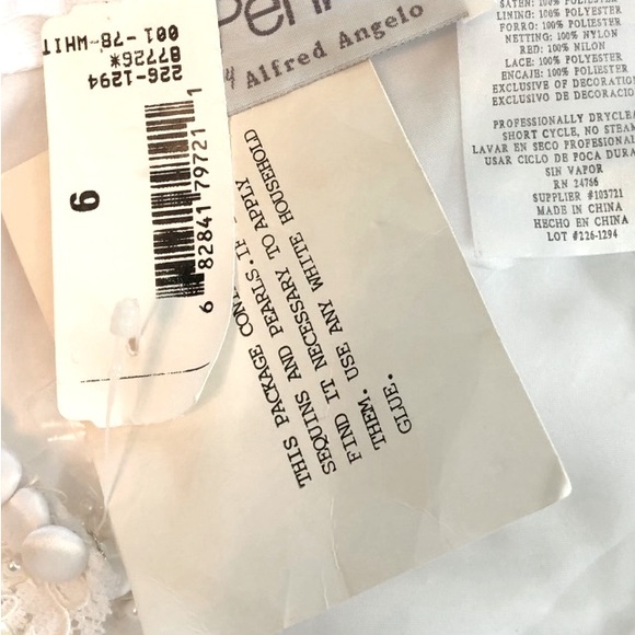 NEW ALFRED ANGELO SZ 6 WHITE SATIN LACE WEDDING GOWN WITH TRAIN - Picture 3 of 12